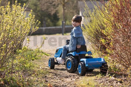 Traktor na šľapanie a príves Farmer XL Blue Tractor+Trailer Smoby modrý s polohovateľným sedadlom a so zvukom 142 cm