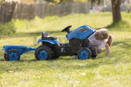 Traktor na šľapanie a príves Farmer XL Blue Tractor+Trailer Smoby modrý s polohovateľným sedadlom a so zvukom 142 cm