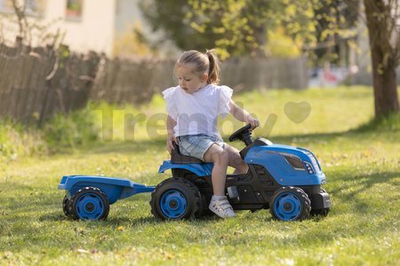 Traktor na šľapanie a príves Farmer XL Blue Tractor+Trailer Smoby modrý s polohovateľným sedadlom a so zvukom 142 cm