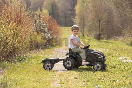 Traktor na šľapanie a príves Farmer XL Black Tractor+Trailer Smoby čierny s polohovateľným sedadlom a so zvukom 142 cm