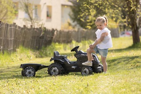 Traktor na šľapanie a príves Farmer XL Black Tractor+Trailer Smoby čierny s polohovateľným sedadlom a so zvukom 142 cm