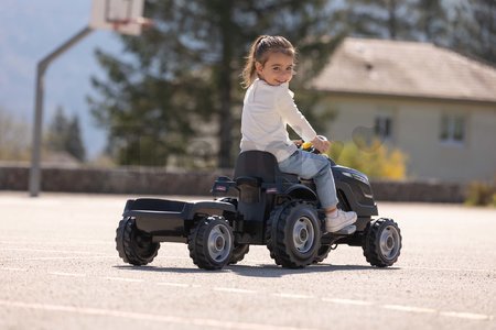 Traktor na šľapanie a príves Farmer XL Black Tractor+Trailer Smoby čierny s polohovateľným sedadlom a so zvukom 142 cm