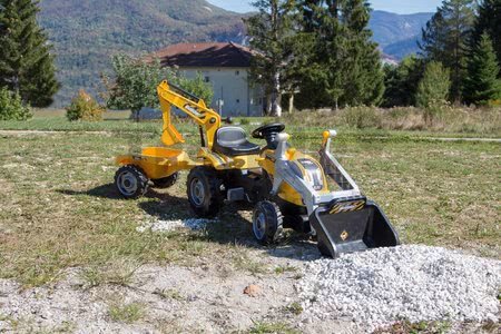 Traktor s bagrom a nakladačom Builder Max Smoby s vlekom na šliapanie