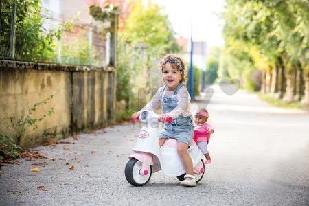 Odrážadlo motorka s košíkom Corolle Scooter Smoby s gumenými kolesami úložným priestorom a mechanickým kľúčom od 18 mes