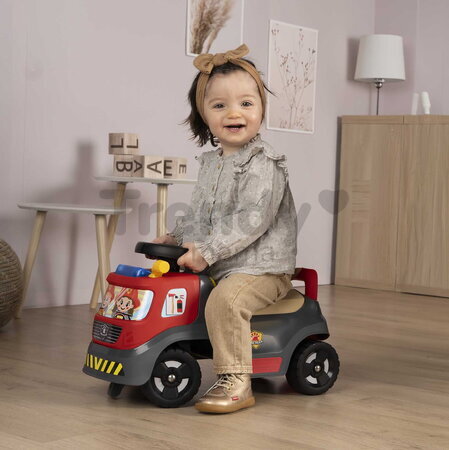 Odrážadlo požiarne so zvukom a svetlom Fire Truck Ride On Smoby s otáčateľným volantom a úložným priestorom pod sedadlom od 12 mes