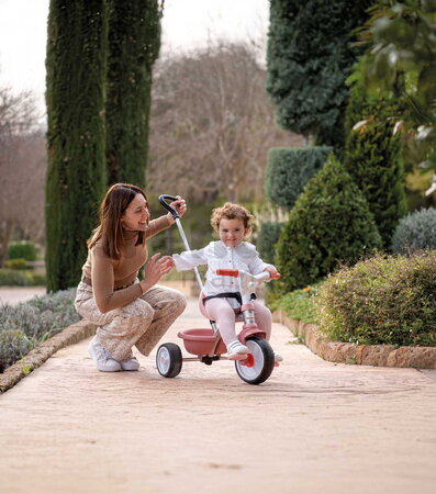 Tricicletă cu sistem de ghidare Be Move Pink Tricycle Smoby cu bară de ghidaj reglabilă de 95 cm și roți silențioase EVA culoare roz pentru copii de l