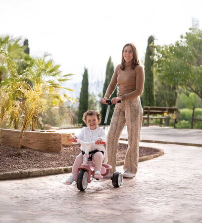 Trojkolka s opierkou a voľnobehom Be Move Comfort Pink Tricycle Smoby s nastaviteľnou vodiacou tyčou a tichými EVA kolesami od 10 mes