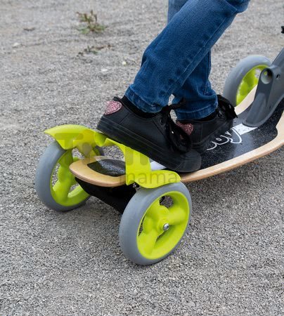 Drevená kolobežka štvorkolesová Wooden Scooter Smoby s intuitívnym ovládaním a výškovo nastaviteľná od 5 rokov