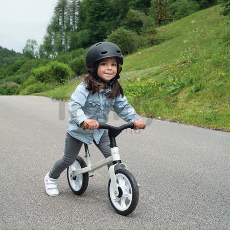 Balančné odrážadlo First Bike Smoby s ultraľahkou 2,5 kg kovovou konštrukciou a tichým chodom gumených kolies od 24 mes