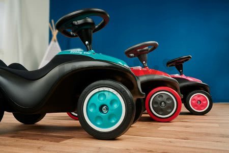Odrážadlo Bobby Car Next Raspberry BIG s LED reflektormi a elektronickým klaksónom ergonomické sedadlo s velúrom od 12 mes