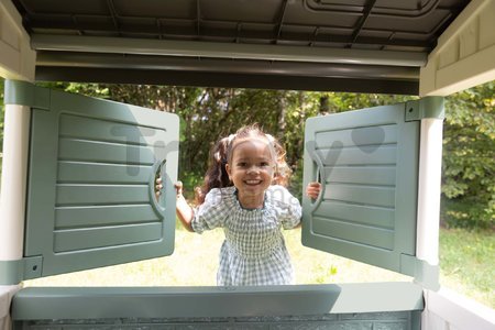 Domček Priateľov ekologický v prírodných farbách Friends Evo Playhouse Green Smoby rozšíriteľný 2 dvere 6 okien z recyklovaného materiálu s UV filtrom