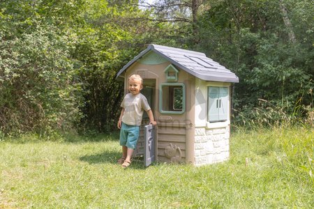 Domček ekologický Neo Jura Lodge Playhouse Green Smoby rozšíriteľný 2 dvere 2 okná s okenicami z recyklovaného materiálu s UV filtrom od 24 mes