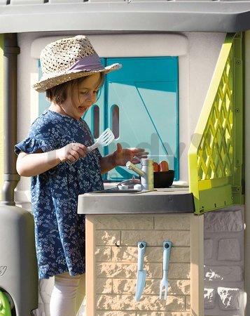 Kuchynka letná so 17 doplnkami Summer Kitchen k domčekom Smoby s varnou doskou a drez na umývanie riadu s UV filtrom od 24 mes