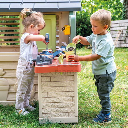 Pracovná dielňa s 39 doplnkami k domčekom Smoby Garden Workshop so stavebnicou auta a pracovným náradím od 24 mes