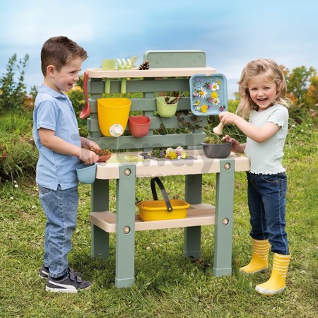 Kuchynka pre záhradníkov Mud Kitchen Life Smoby hra s trávou kvetinami a pieskom 15 doplnkov s náradím a nádržou na vodu od 3 rokov - model 2025
