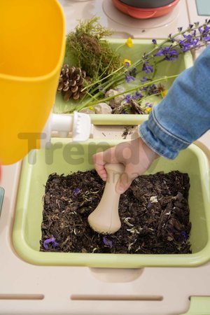 Kuchynka pre záhradníkov Mud Kitchen Life Smoby hra s trávou kvetinami a pieskom 15 doplnkov s náradím a nádržou na vodu od 3 rokov - model 2025