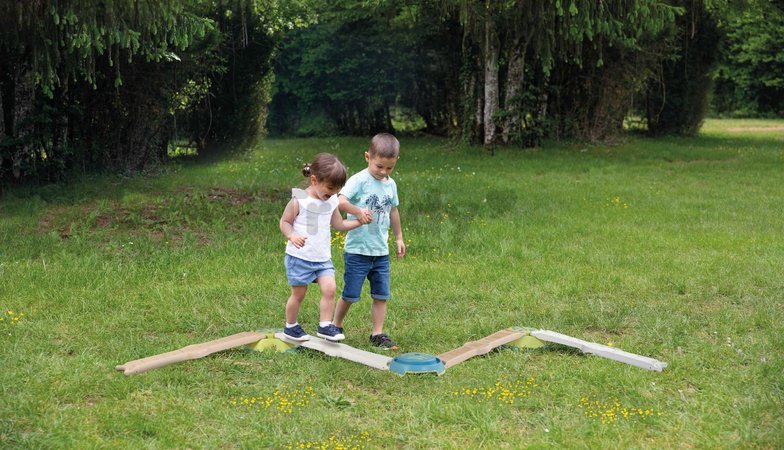 Dobrodružná dráha so 4 chodníkmi Adventure Course Life Smoby 4 oporné body na rozvoj rovnováhy a pohybových zručností detí od 24 mes - model 2025