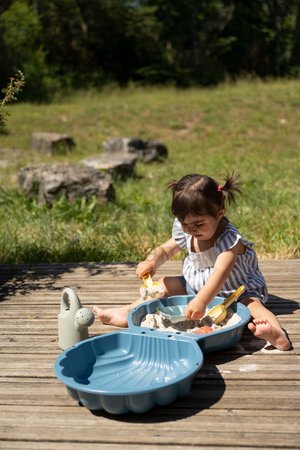 Pieskovisko ekologické mušľa sada 2 kusov s formičkami Double Mini Sand Pit Green Smoby s krhličkou a lopatka s hrabličkami pre malé priestory od 18 m