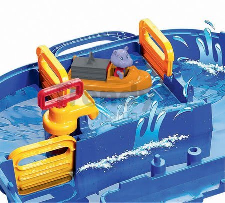 Vodná dráha Aquaplay LockBox v kufríku s hrošíkom Willmou a priehradou s vodnou pumpou