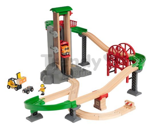 Drevená vláčikodráha s výťahom a skladom Lift&Load Warehouse Set BRIO 32 dielov s mostom vláčikom a figúrkou od 3 rokov BRIO8874