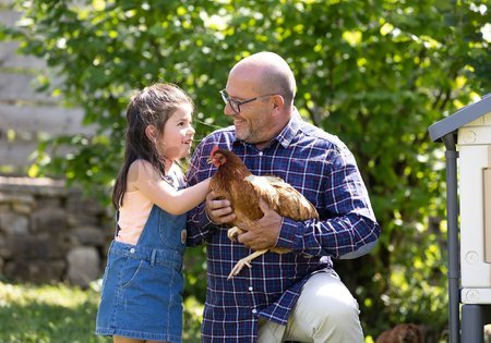 Kurín pre 5 sliepok Cluck Cluck Cottage Beige Smoby 4 dvere so schodmi a kŕmidlom a hniezdo s falošným vajíčkom 128 cm výška
