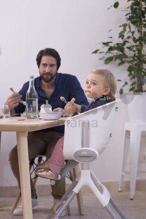 Jedálenská stolička z dreva Up & Down High Chair Beaba polohovatelná do 6 výšok, šedo-biela od 6-36 mesiacov