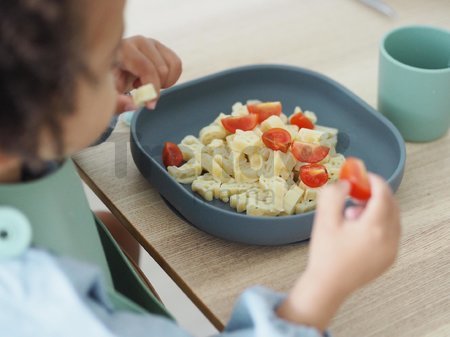 Tanier pre bábätká Silicone Suction Plate Beaba Mineral Grey zo silikónu sivý od 4 mes