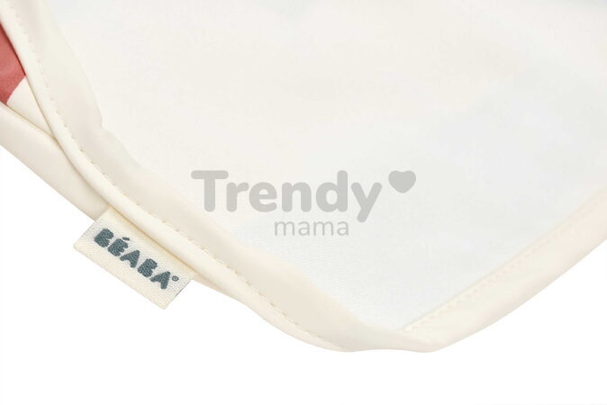 Podbradník 2v1 Bib with Removable Sleeves Playful Beaba s odnímateľnými rukávmi vodeodolný so vzorom od 4 mes BE913576