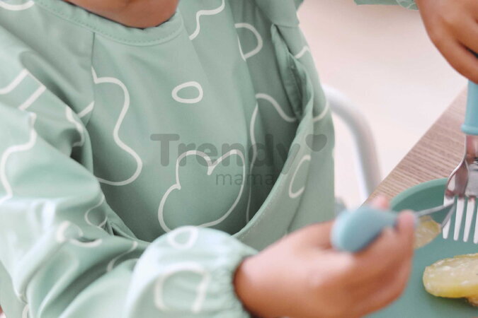 Podbradník 2v1 Bib with Removable Sleeves Sage Green Beaba s odnímateľnými rukávmi vodeodolný zelený od 4 mes BE913577