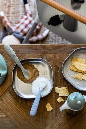 Prvé tréningové lyžičky First Age Silicone Spoons Nature Duo Beaba zo silikónu na samostatné jedenie v praktickom obale 2 kusy zeleno-modré od 4 mes B