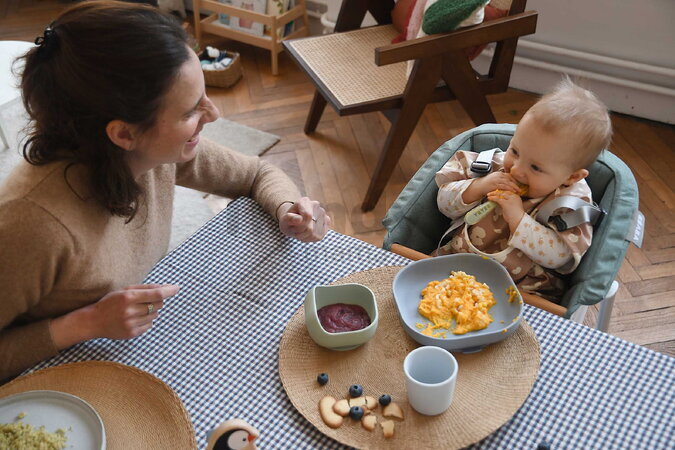 Jedálenská súprava Silicone Meal Set Pebble Beaba zo silikónu 4 dielna zeleno-sivá od 4 mes