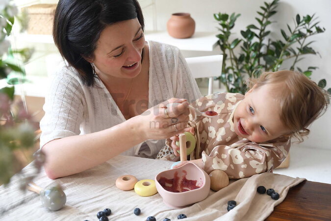 Miska pre bábätká Silicone Suction Bowl Cotton Candy Beaba zo silikónu s prísavkou ružová od 4 mes