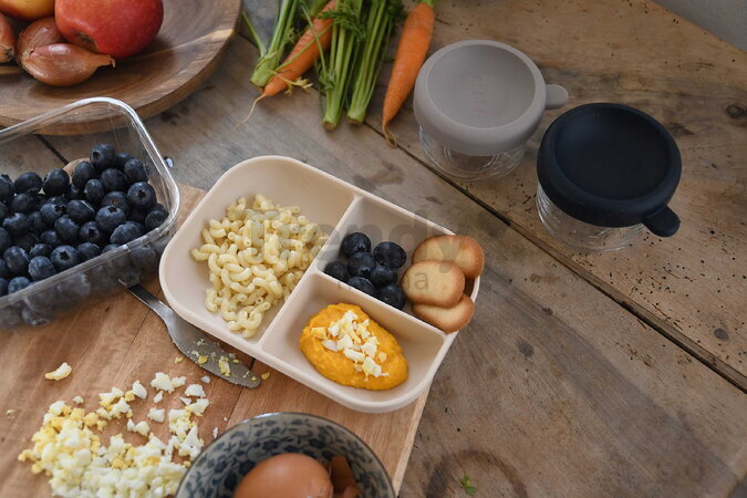 Tanier pre bábätká Divided Silicone Plate Clay Beaba zo silikónu rozdelený béžový od 4 mes BE913614