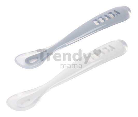 Prvé tréningové lyžičky First Age Silicone Spoons Pebble Cloud Blue Duo Beaba zo silikónu na samostatné jedenie v praktickom obale 2 kusy modro-biele 