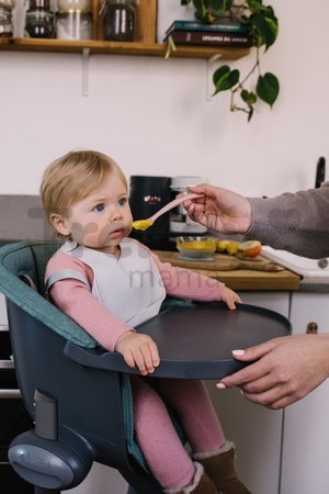 Jedálenská stolička z dreva Up & Down High Chair Beaba polohovatelná do 6 výšok sivá od 6-36 mes