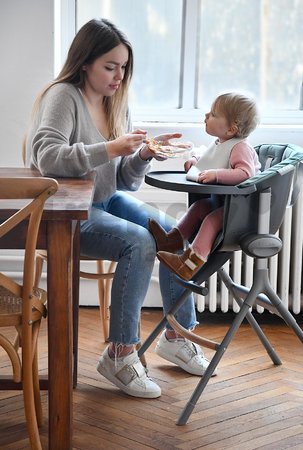 Jedálenská stolička z dreva Up & Down High Chair Beaba polohovatelná do 6 výšok sivá od 6-36 mes