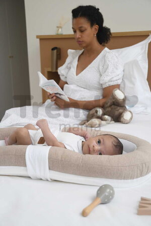 Hniezdo pre bábätká Cocoony Heather Clay Beaba z ultra mäkkého textilu s vyvýšenými okrajmi hnedé od 0-3 mes