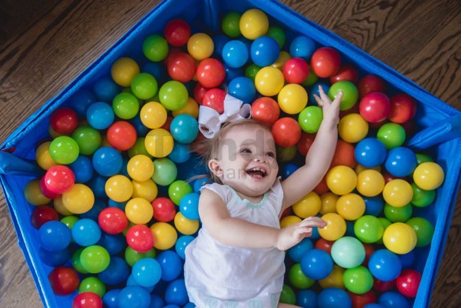 Trampolína Activity Center 3-in-1 smarTrike skladacia okrúhla s obvodom 92 cm s rúčkou bazénom a 100 ks loptičiek od 10 mes