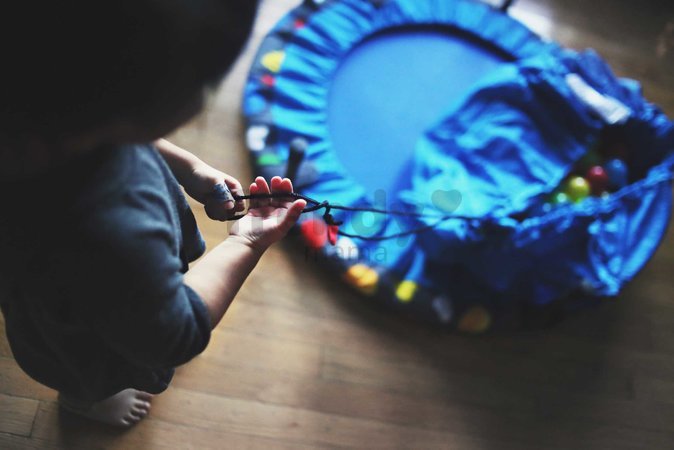 Trampolína Activity Center 3-in-1 smarTrike skladacia okrúhla s obvodom 92 cm s rúčkou bazénom a 100 ks loptičiek od 10 mes