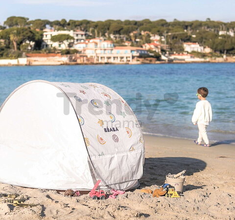 Plážový stan pre deti Breezy Anti UV Tent Clay Earth Beaba s 360° ventiláciou a ochranou proti piesku a hmyzu 120*85 cm béžový so vzorom od 0-36 mes