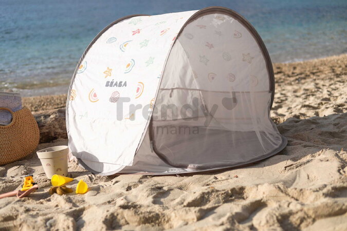 Plážový stan pre deti Breezy Anti UV Tent Clay Earth Beaba s 360° ventiláciou a ochranou proti piesku a hmyzu 120*85 cm béžový so vzorom od 0-36 mes