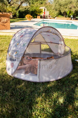 Plážový stan pre deti Breezynest Anti UV Tent Clay Earth Beaba s 360° ventiláciou a ochranou proti piesku a hmyzu béžový od 0-24 mes