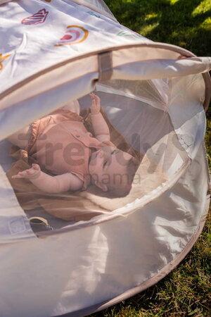Plážový stan pre deti Breezynest Anti UV Tent Clay Earth Beaba s 360° ventiláciou a ochranou proti piesku a hmyzu béžový od 0-24 mes
