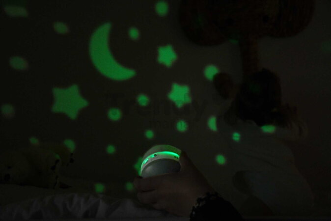 Nočný projektor hviezdnej oblody Pixie Projector Sage Green Beaba s hudbou a zvukmi a so senzorom plaču zelený od 0 mes BE930404