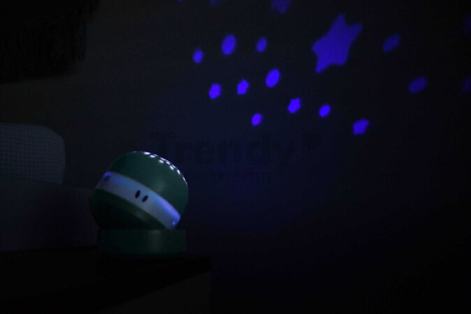 Nočný projektor hviezdnej oblody Pixie Projector Sage Green Beaba s hudbou a zvukmi a so senzorom plaču zelený od 0 mes BE930404
