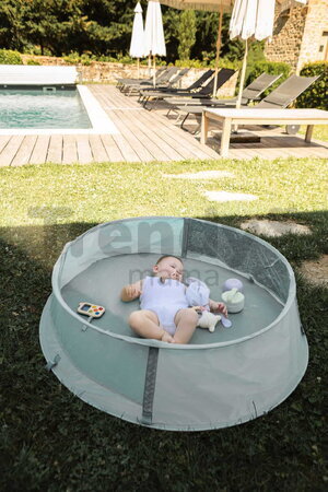 Plážový stan pre deti Breezynest Anti UV Tent Lichen Beaba s 360° ventiláciou a ochranou proti piesku a hmyzu sivý od 0-24 mes