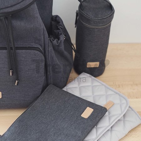 Prebaľovacia taška ako batoh Vancouver Backpack Dark Grey Beaba s doplnkami 22 l objem 42 cm šedá