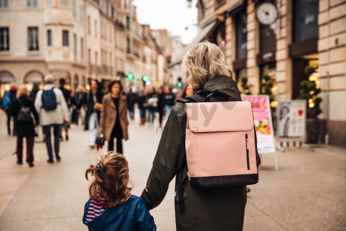 Prebaľovací batoh Oslo Changing Bag Vintage Rose Beaba vodeodolný s prebaľovacou podložkou a popruhmi ku kočíku ružový BE940319