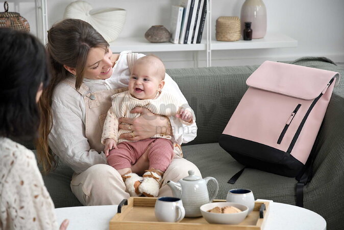 Prebaľovací batoh Oslo Changing Bag Vintage Rose Beaba vodeodolný s prebaľovacou podložkou a popruhmi ku kočíku ružový BE940319