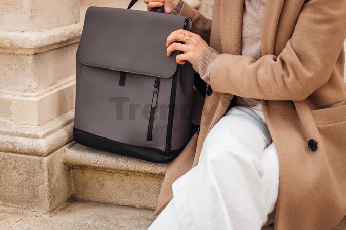 Prebaľovací batoh Oslo Changing Bag Mineral Grey Beaba vodeodolný s prebaľovacou podložkou a popruhmi ku kočíku sivý BE940320